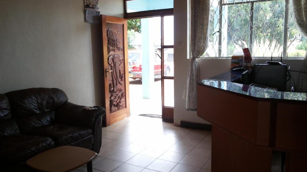Global Village Hotel Pakwach Buitenkant foto