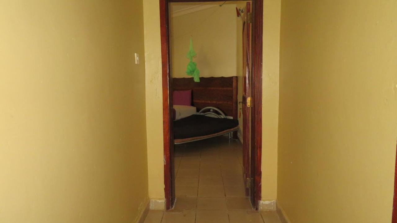 Global Village Hotel Pakwach Buitenkant foto