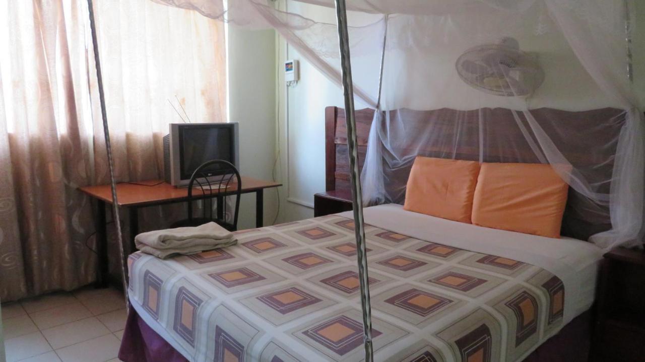 Global Village Hotel Pakwach Buitenkant foto