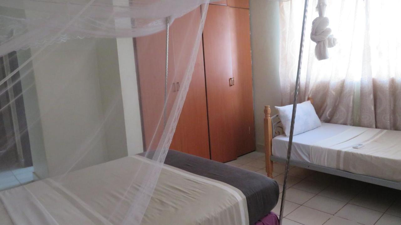 Global Village Hotel Pakwach Buitenkant foto