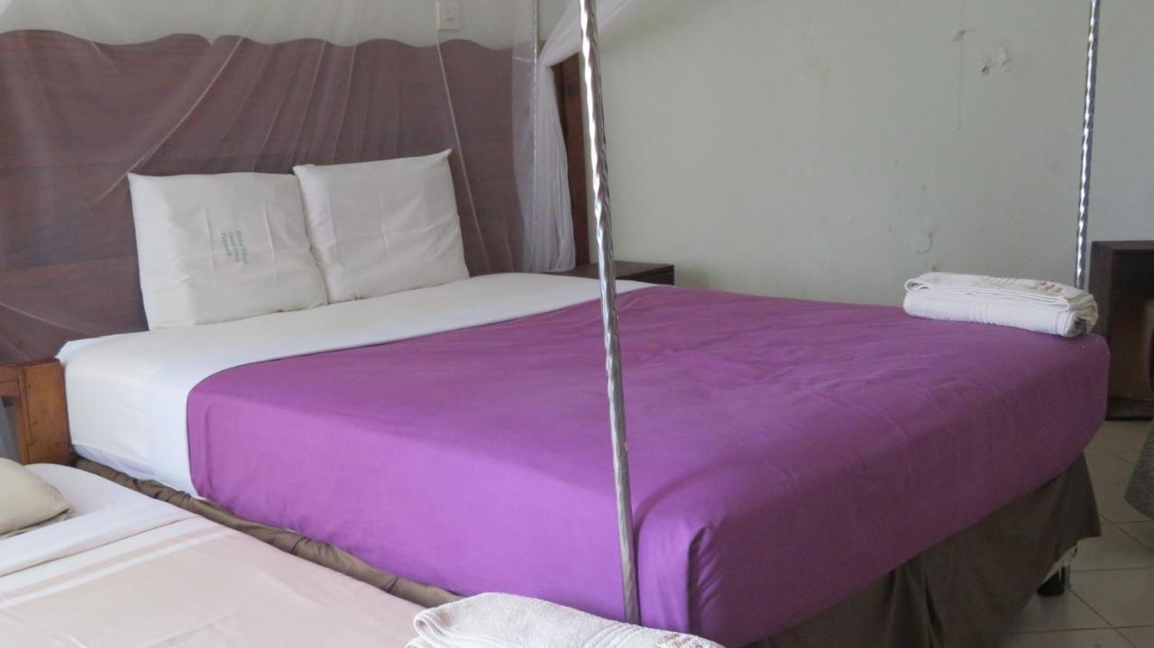 Global Village Hotel Pakwach Buitenkant foto